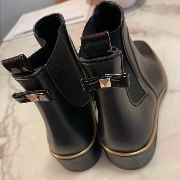 Kate Spade Sedgewick Chelsea Rain Boots Rubber with Elastic Black Gold Pull On - Picture 11 of 13
